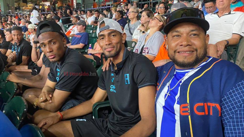 Jugadores de la Selección de Honduras llegaron al Minute Maid Park para apoyar a Mauricio Dubón y a los Astros