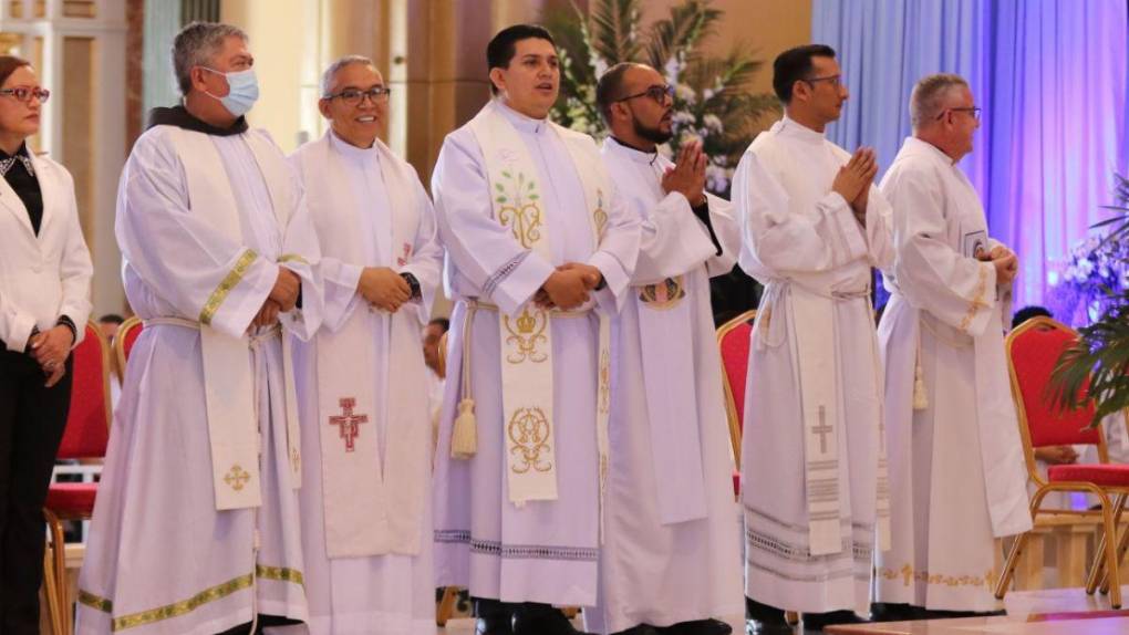 Con gozo y renovación de votos se celebra la Misa Crismal este Jueves Santo en la capital