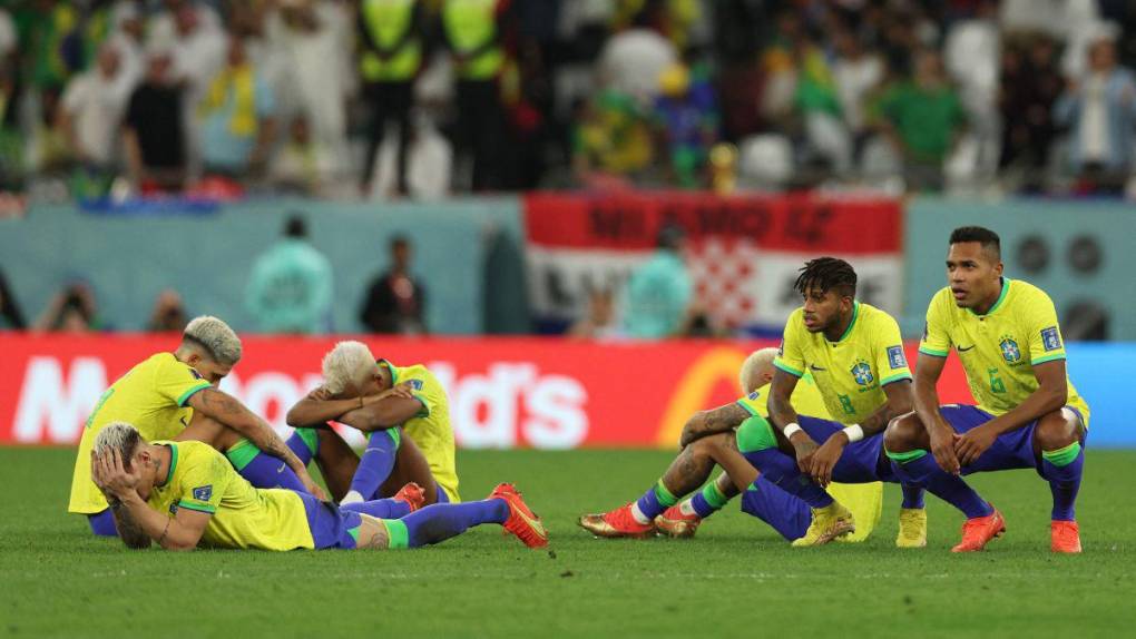 ¡Desconsolados! El llanto de los jugadores de Brasil tras perder ante Croacia