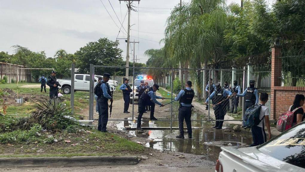 Rompen portones y quitan cámaras: recuperan accesos cerrados en el sector de la Rivera Hernández