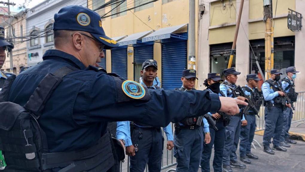 Fuerte resguardo: elementos policiales protegen a los diputados que elegirán la nueva CSJ