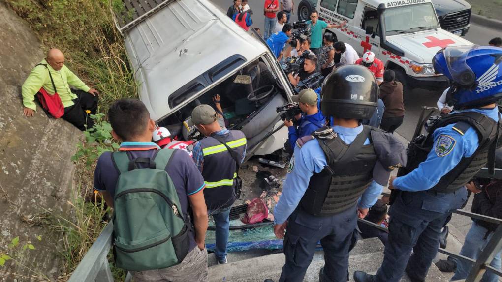 Las imágenes que dejó el accidente de un rapidito en el bulevar Fuerzas Armadas