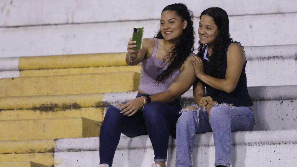 El festejo de Nazar, Benguché al camerino y las bellezas en el estadio: lo que no viste del clásico