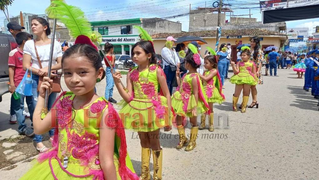 Niños rindieron honor con coloridos desfiles en Danlí