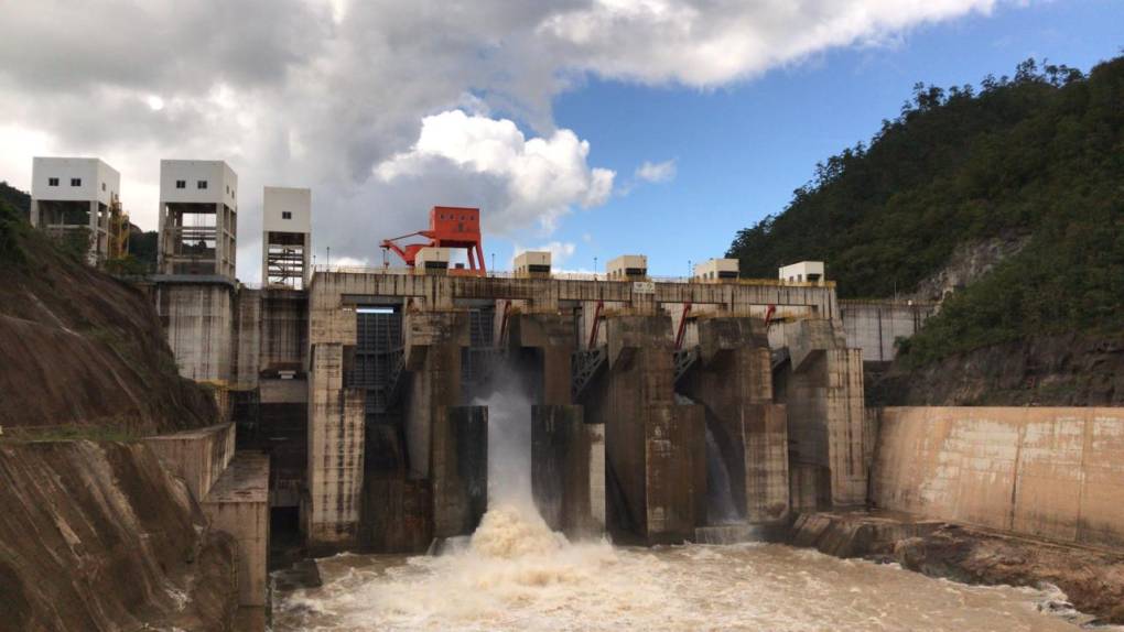 Sabotaje en Patuca III: se extraviaron vigas de apoyo de la compuerta y dañaron turbina