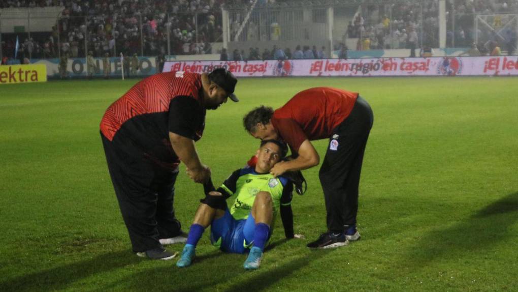 Caras largas, miradas perdidas y tristeza: las imágenes de los jugadores de Olancho FC tras la derrota ante Olimpia