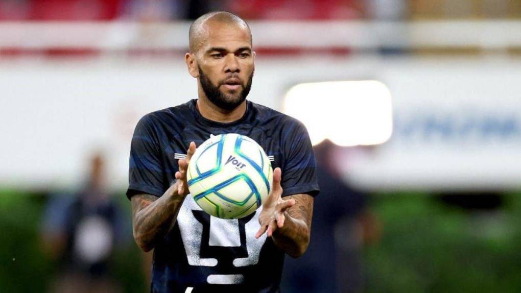 Cabizbajo, deprimido y confundido: así pasó su primer día en prisión Dani Alves