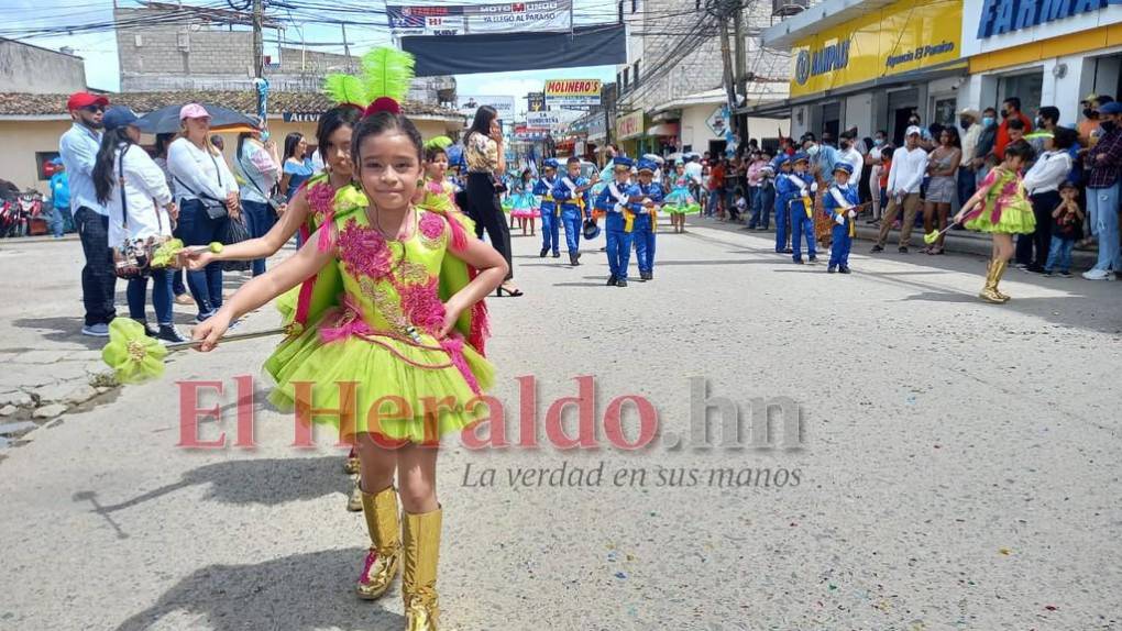 Niños rindieron honor con coloridos desfiles en Danlí