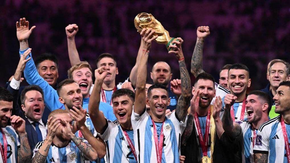 Así fue el momento en que Argentina levantó la Copa del Mundo