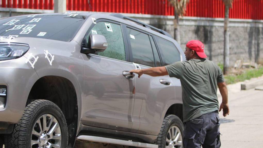 Casquillos, sangre y un arma: lo encontrado en la escena del atentado contra el abogado Iván Martínez