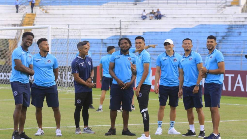 Bellas mujeres y gran ambiente: aficionados comienzan a llegar al Olímpico para el Motagua vs Pachuca