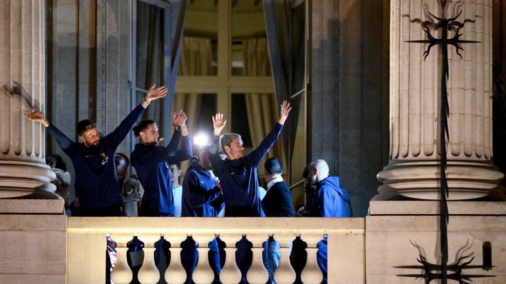 ¡Cómo héroes! El multitudinario recibimiento a Francia pese a caer en la final del Mundial