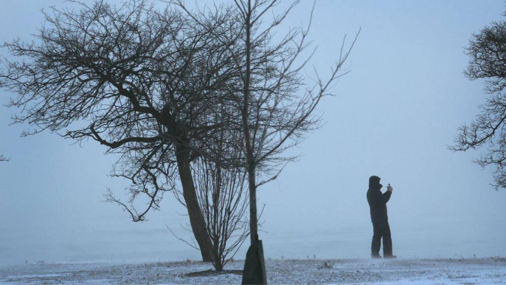 ¿A qué se debe la histórica tormenta de nieve que azota a Estados Unidos?