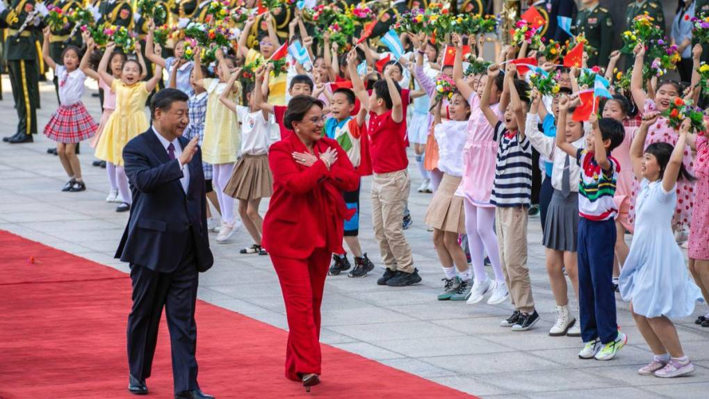 Cálido recibimiento: así fue el encuentro entre Xiomara Castro y Xi Jinping en China