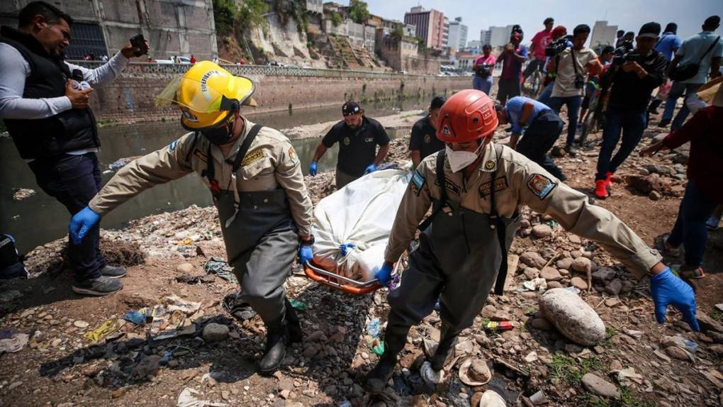 Dramático rescate de cuerpo que pasó 30 horas en el río en espera para su levantamiento en la capital