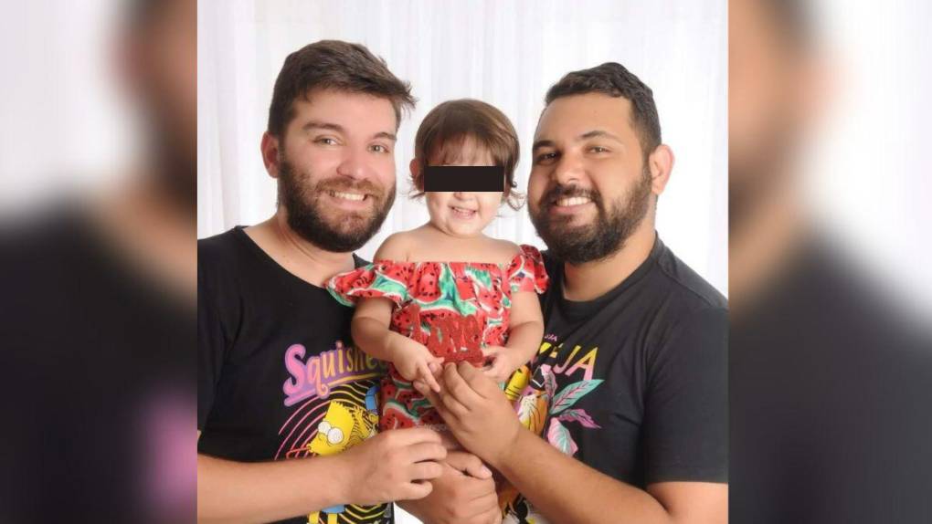 Niña muere abusada por padrastro luego de que negaran custodia a su padre homosexual