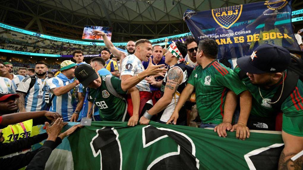 Color en la grada: Gran ambiente en el duelo entre Argentina y México en Lusail