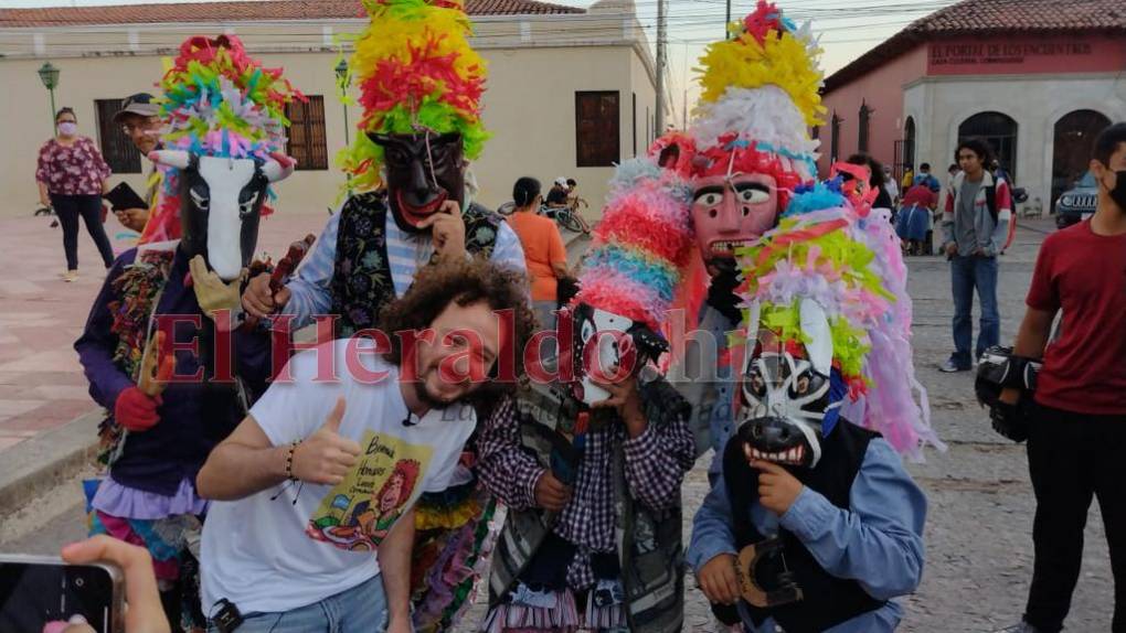 Luisito Comunica recorre Comayagua rodeado de fans (FOTOS)