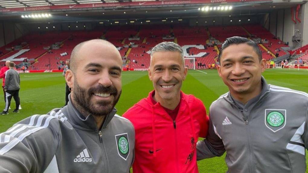 ¡Entre cracks! Las fotos de Emilio Izaguirre en el partido de leyendas entre Liverpool y Celtic