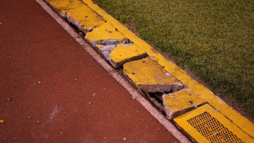 Lamentables imágenes: El enfrentamiento entre barras en el clásico sampedrano