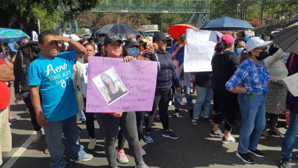 Bloqueada la CA-5 por protesta en exigencia de autopsia para esposa de militar encontrada muerta