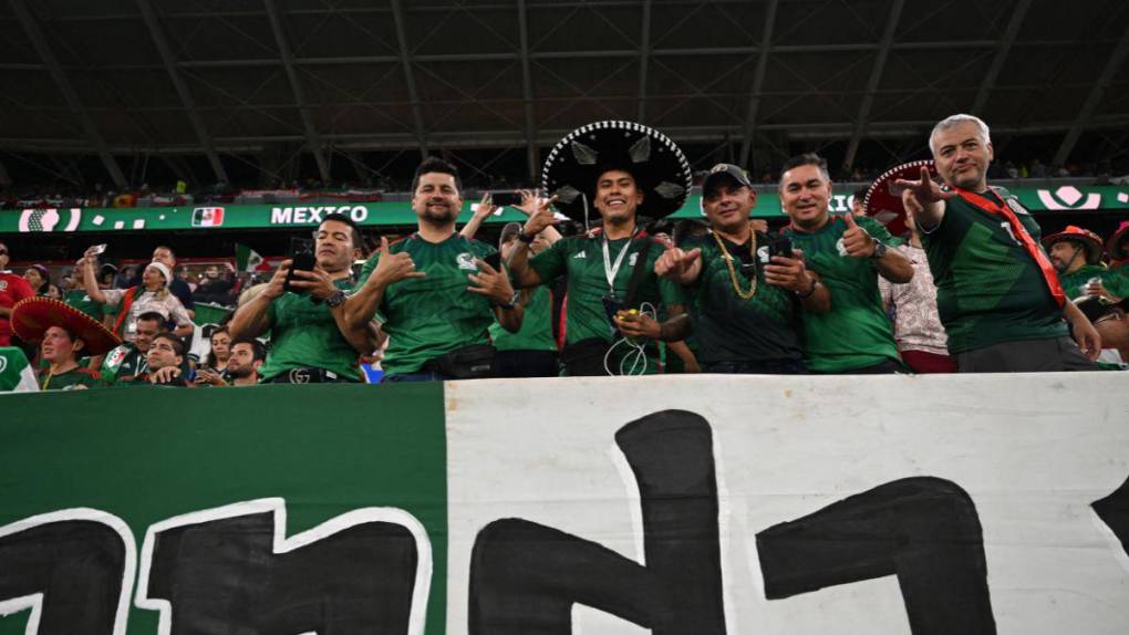 Fiesta tricolor, Ochoa héroe y Lewandowski villano: El empate entre México y Polonia en imágenes