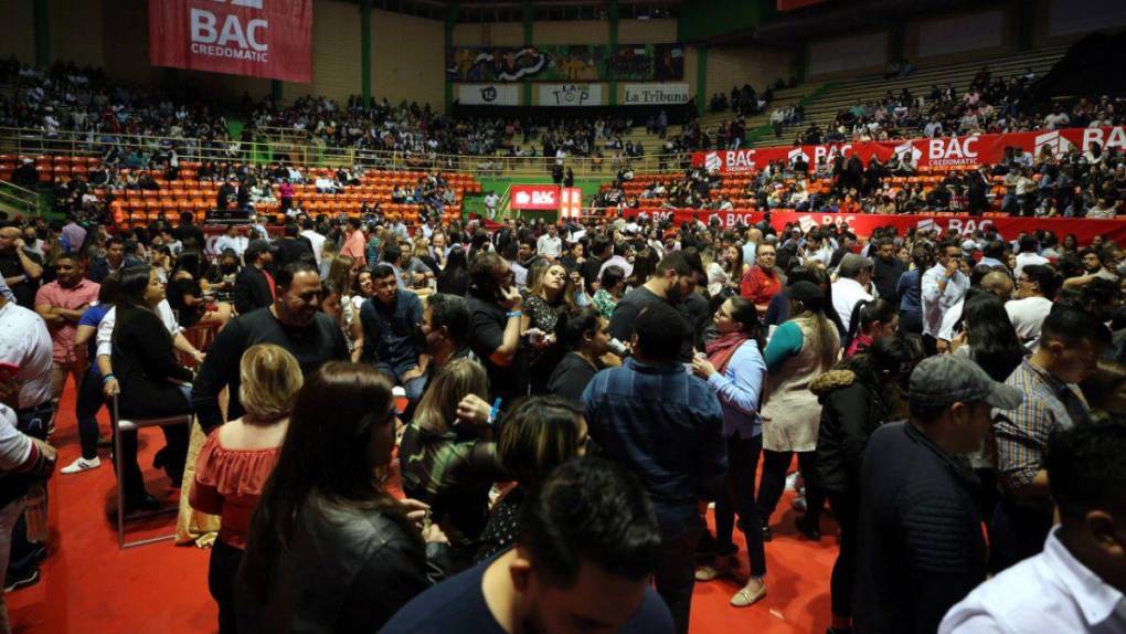 Música, sabor y romanticismo en el concierto de Fonseca en Tegucigalpa