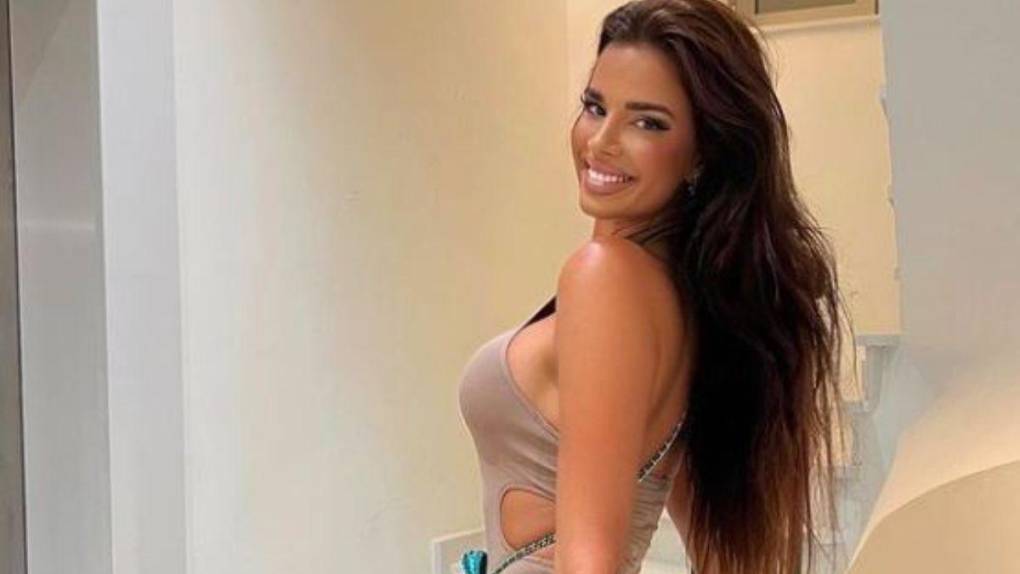 Así es Ivana Knoll, la sensual aficionada croata que desafía las reglas de Qatar