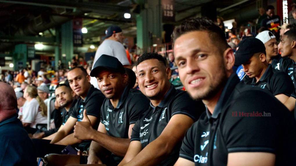 Jugadores de la Selección de Honduras llegaron al Minute Maid Park para apoyar a Mauricio Dubón y a los Astros