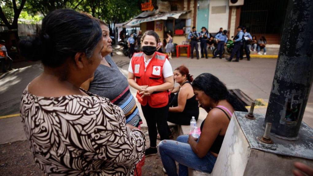 Matanza en PNFAS: angustia y desconsuelo se apodera de familiares de las víctimas