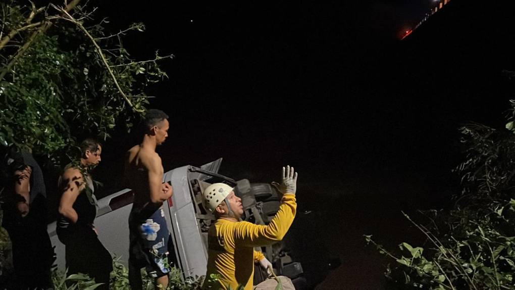 Las imágenes del accidente de un bus lleno de migrantes en Copán; hay 4 muertos