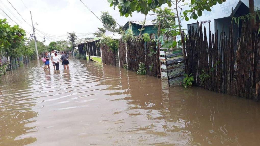 Desbordamientos, evacuaciones y emergencia: las imágenes de las inundaciones en Cortés