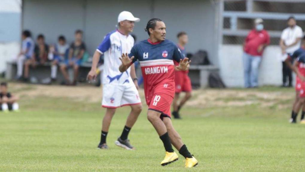 Jugó en 26 equipos, quedó con un pendiente y su nueva faceta: lo que debes saber sobre “Rambo” de León