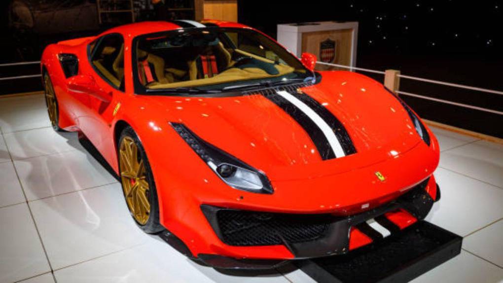 Ferrari 488 Pista: el lujoso auto que compró pero no puede usar Kylian Mbappé