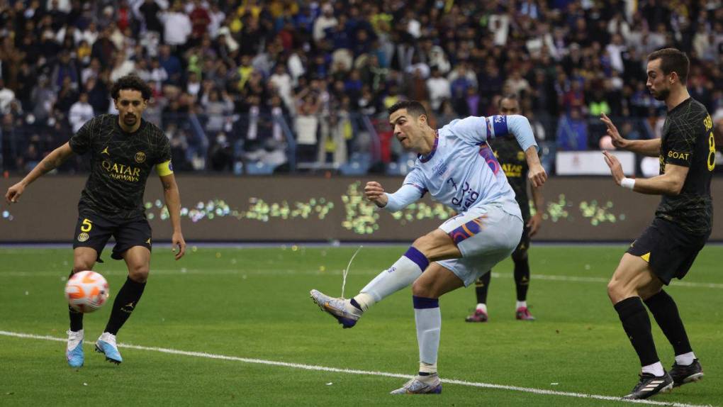 Goles, saludos, golpes y polémica: las mejores imágenes del último baile de Cristiano y Messi