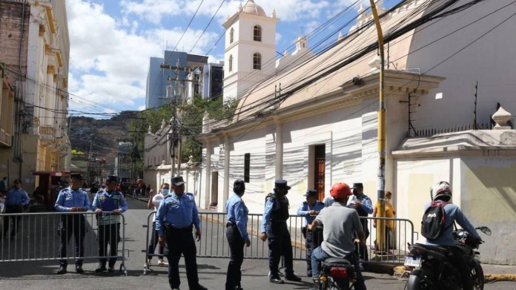 Fuerte resguardo: elementos policiales protegen a los diputados que elegirán la nueva CSJ