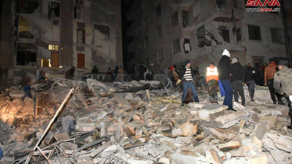 Luto, destrucción y miedo: las imágenes tras el fatal sismo en Turquía y Siria