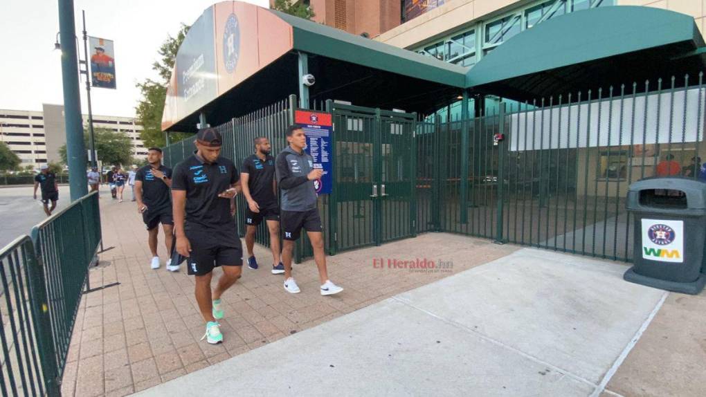 Jugadores de la Selección de Honduras llegaron al Minute Maid Park para apoyar a Mauricio Dubón y a los Astros