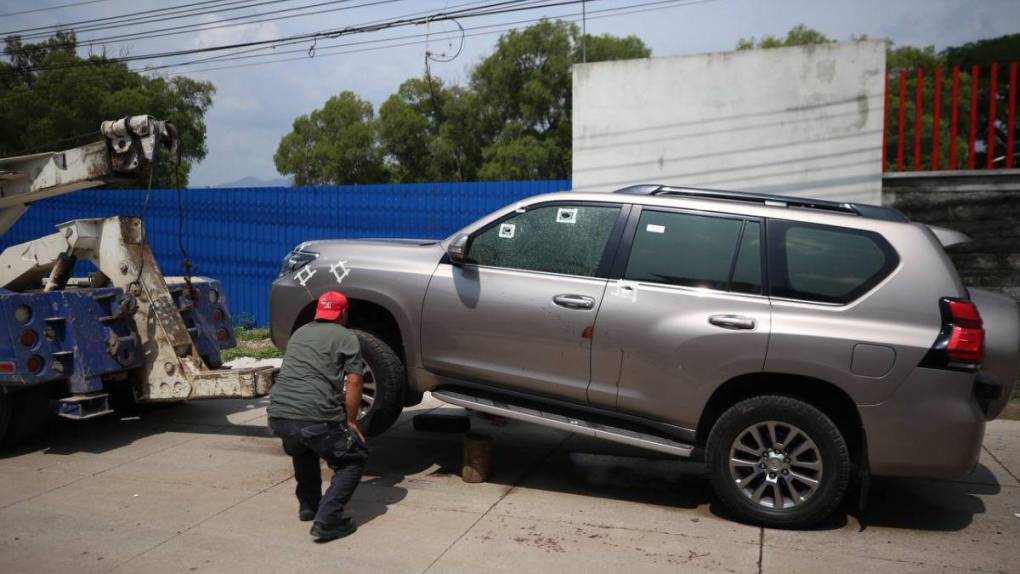 Casquillos, sangre y un arma: lo encontrado en la escena del atentado contra el abogado Iván Martínez