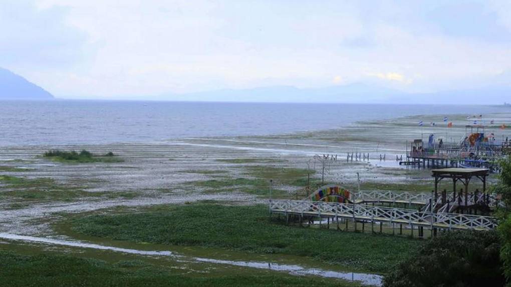 Vistosos y atractivos para el turismo, así son los muelles a desmantelar en el Lago de Yojoa