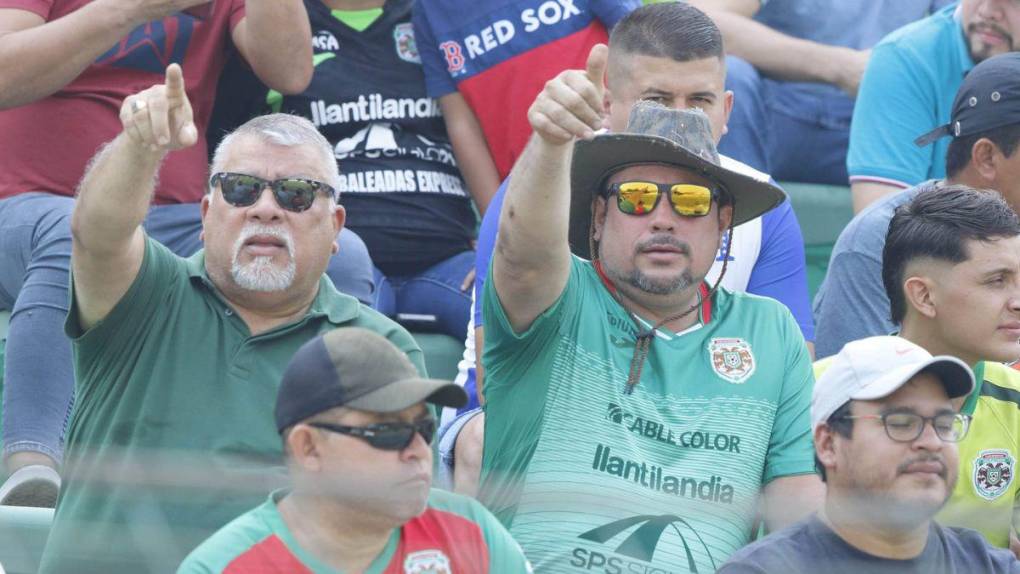 Pasión por el Monstruo y guapas aficionadas: gran ambiente en la semifinal Marathón vs Olimpia