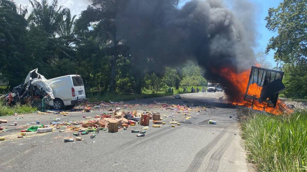 Impactantes imágenes del accidente en carretera a La Ceiba que segó la vida de un hombre