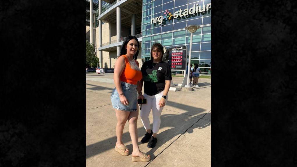 Duelo de bellezas: guapas aficionadas de Honduras y México engalanan el NRG Stadium