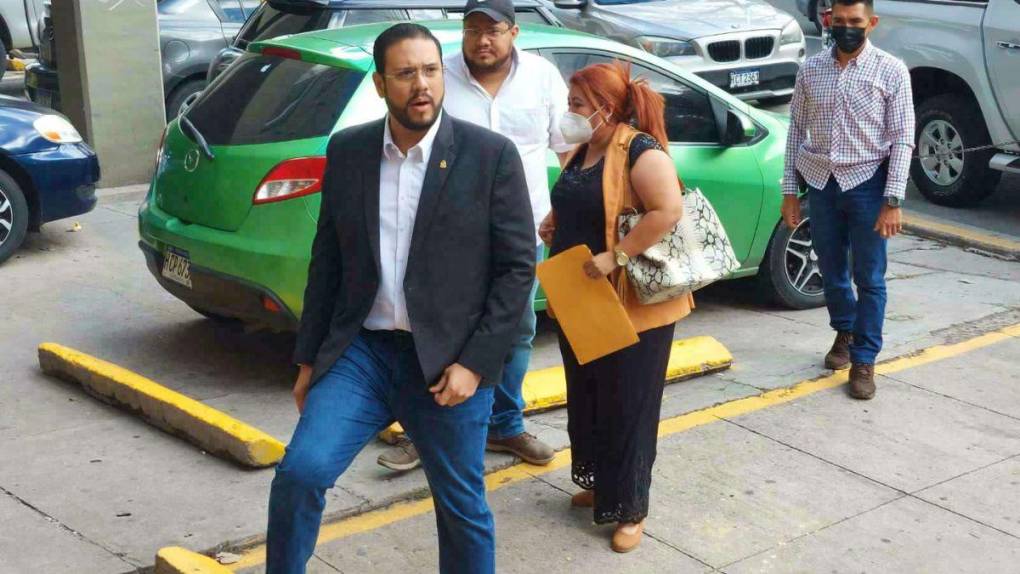 Las controversias, denuncias y problemas legales en que se ha visto envuelto el diputado Mauricio Rivera