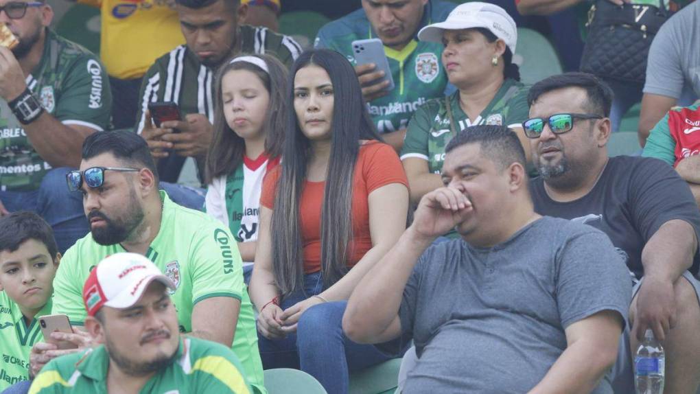 Pasión por el Monstruo y guapas aficionadas: gran ambiente en la semifinal Marathón vs Olimpia