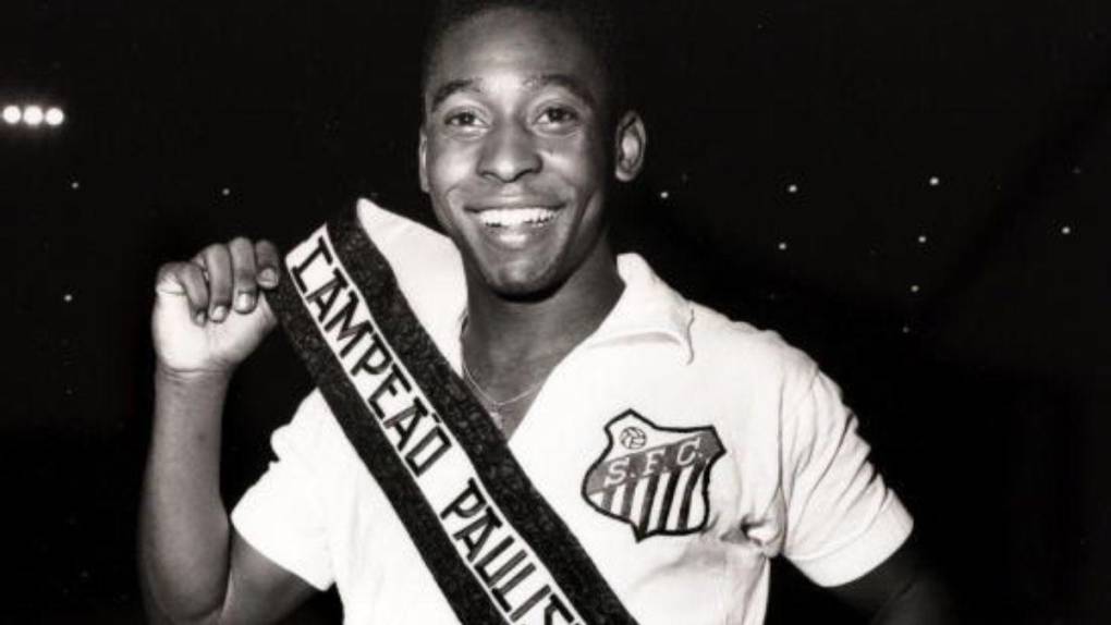 La vida de Pelé, el Rey del fútbol mundial, en imágenes