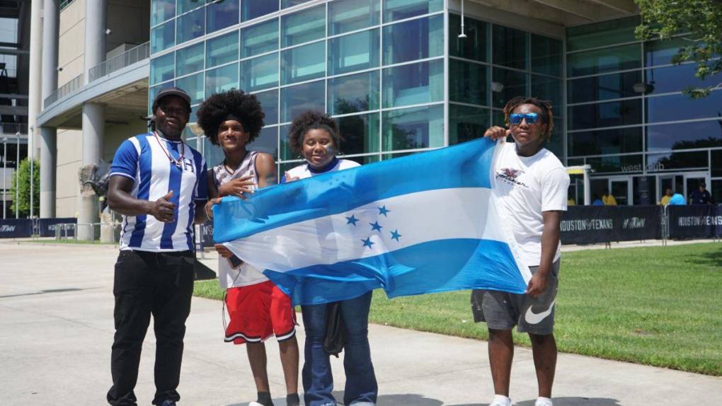 Gran ambiente: aficionados llegan al NRG Stadium para presenciar el Honduras-México en la Copa Oro 2023