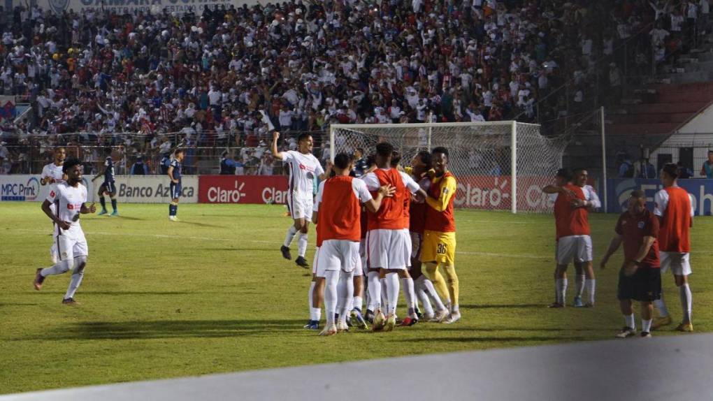 ¡Euforia! Así celebraron los jugadores de Olimpia el gol de José García