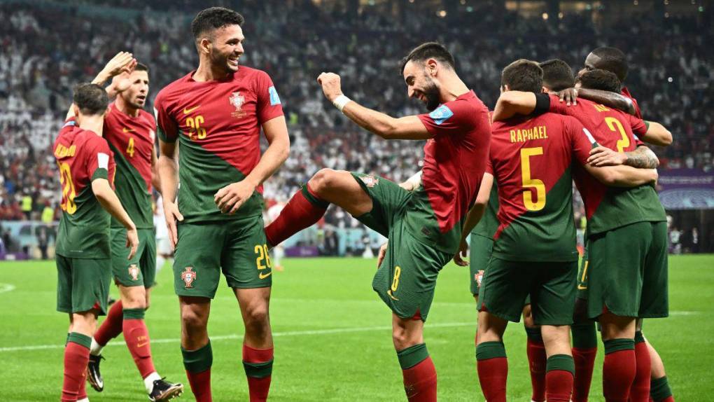 Con CR7 en la banca: las imágenes de la goleada de Portugal ante Suiza