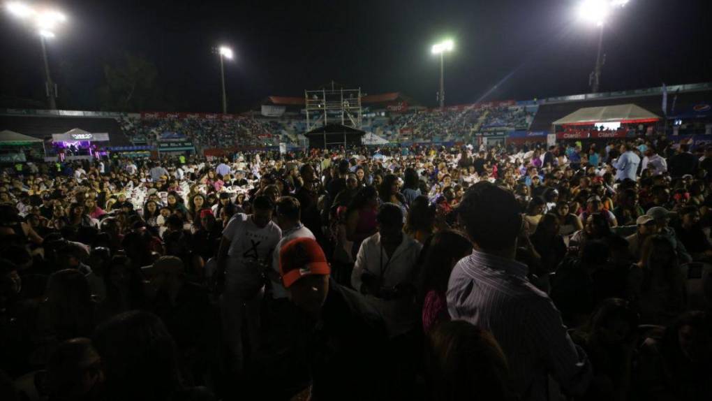 Gran ambiente en la capital para bailar al ritmo de Camilo